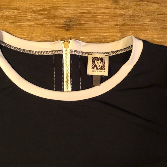 Dark blue top - Picture 2 of 3